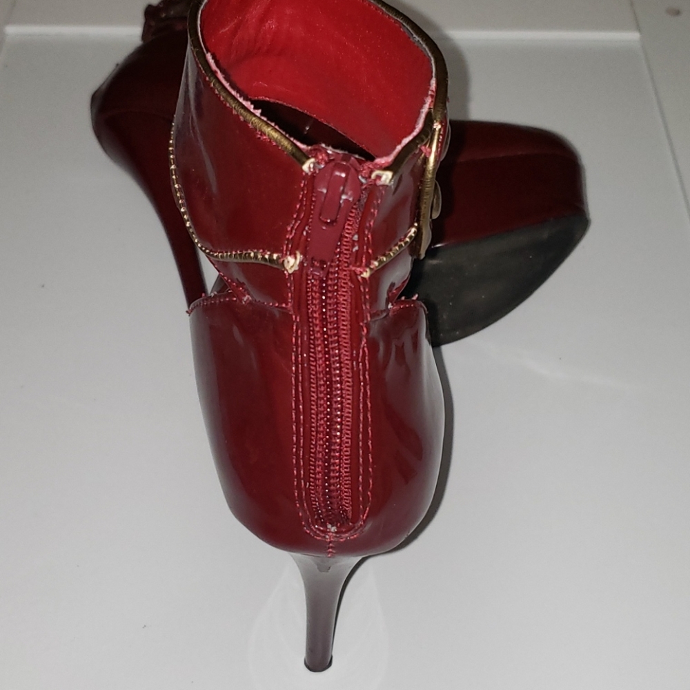 Heels - Picture 3 of 3